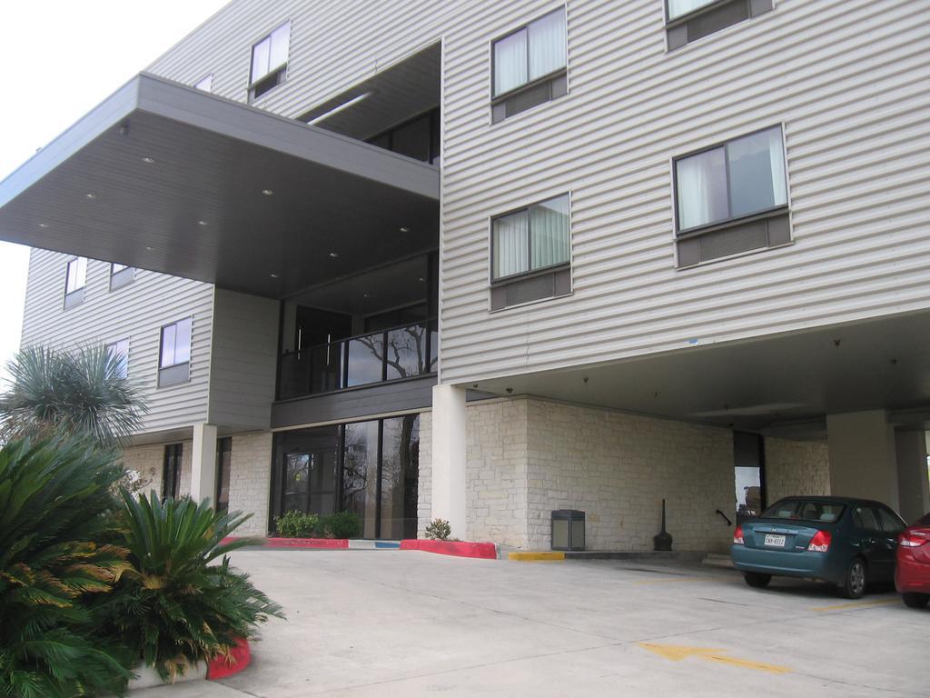 Hotel Baymont By Wyndham Columbus Exterior foto